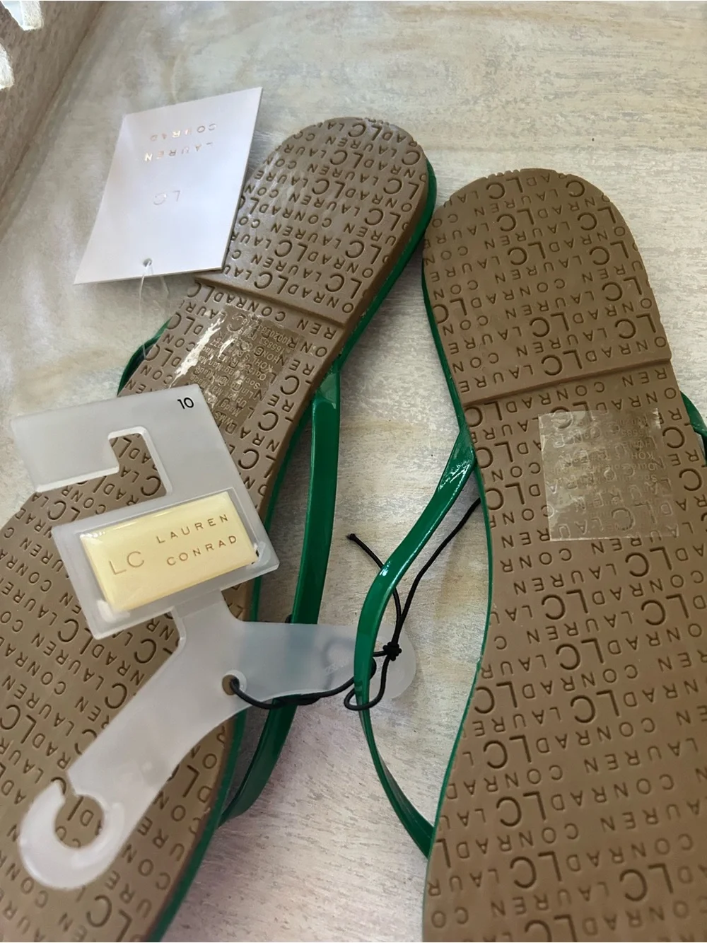 NWT LC Lauren Conrad Green Thong Sandals 10 Style Honeygreen